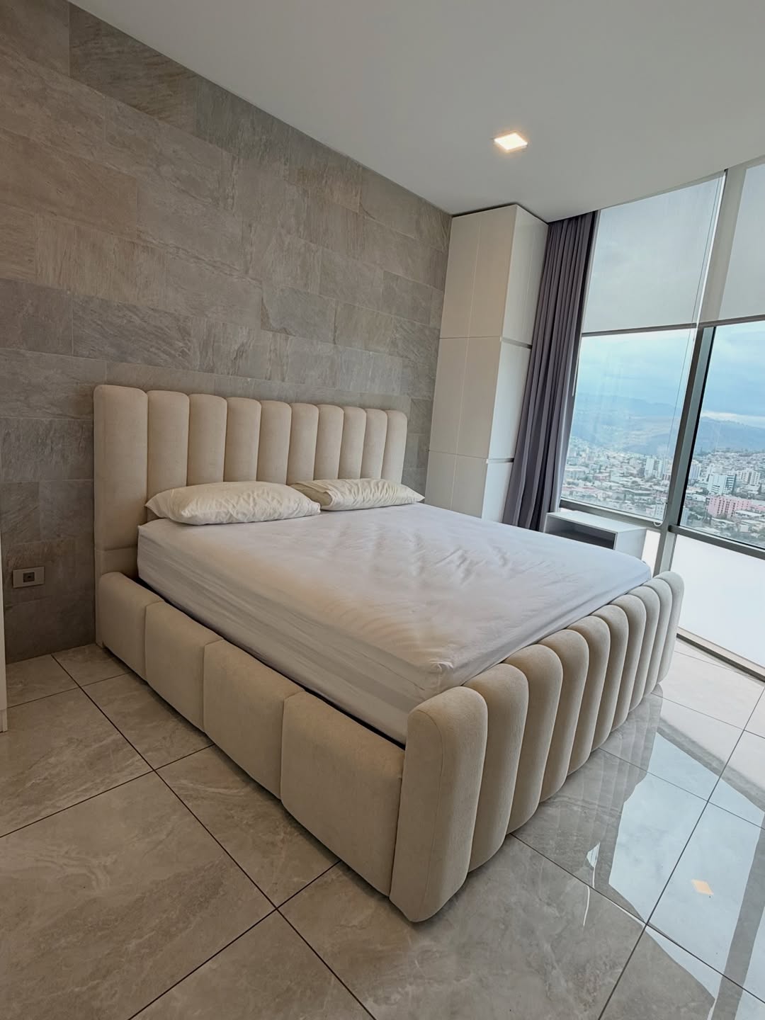 The Sovereign Bed (Queen)