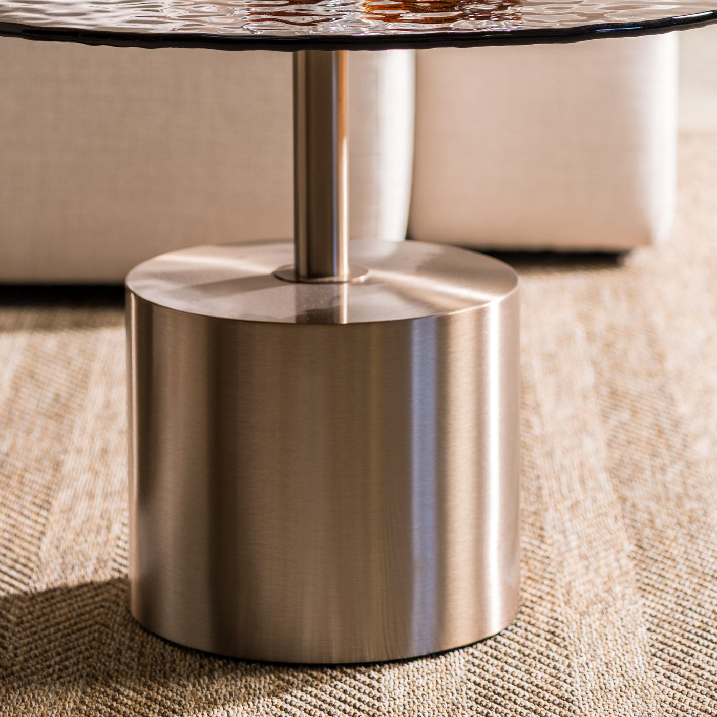 Amber Wave-Glass Pedestal Side Table – 60 cm – close-up of the top