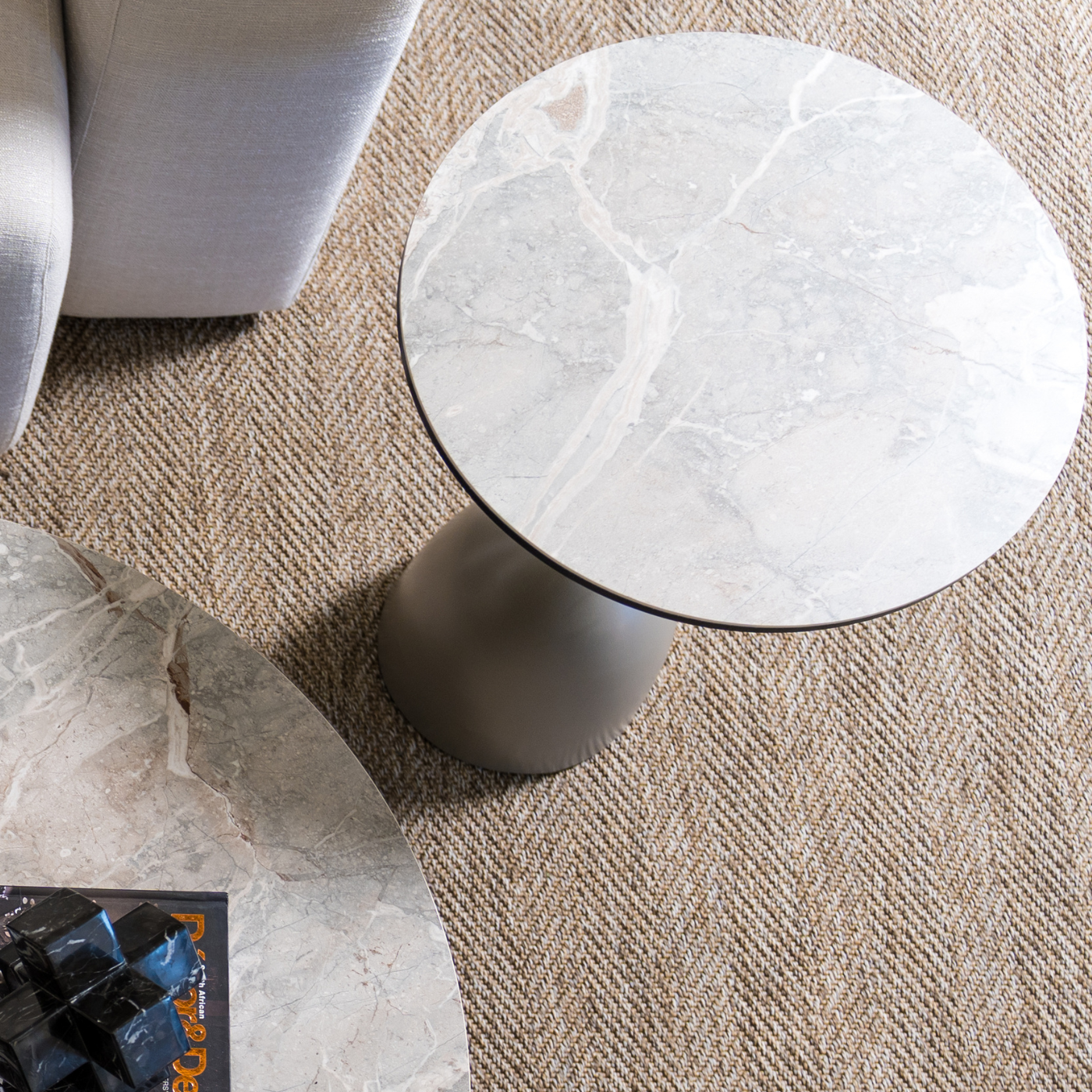 Porcelain and Glass Round Pedestal Side Table – 48 cm – top view